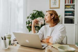 Side Hustle to Full-Time Entrepreneur: Making the Transition